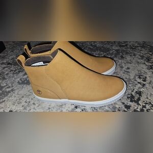 Timberland women boots NWOT